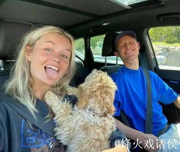 佩德里与女友合影引热议